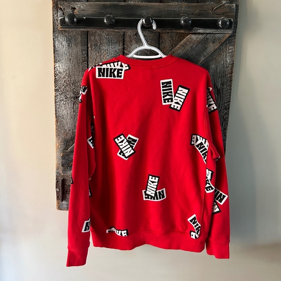 Men's Nike Crewneck Red w/Black & White Graphics - Picture 2 of 3